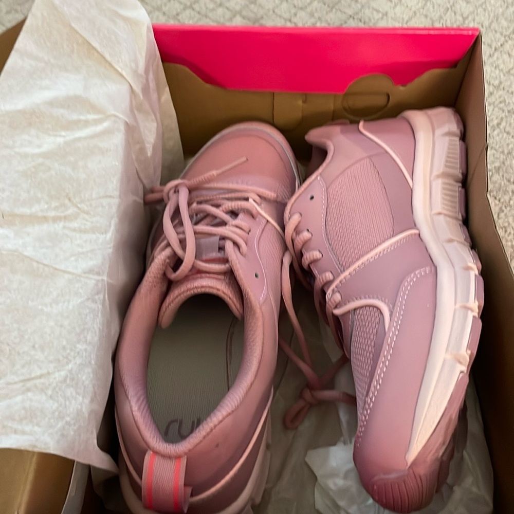 Ryka Hypnotize Women’s sneaker 9 1/2 Rose colo